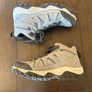 Merrell Oakcreek Mid Waterproof Hiking Boots Outdoor Granola‎ Men’s Size 9.5